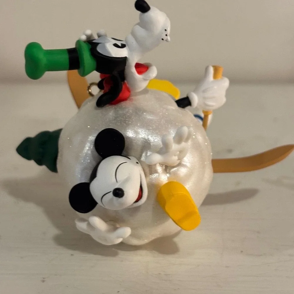 Hallmark Keepsake Ornament Goofy's Ski Adventure Mickey & Co Disney 1993‎ Box